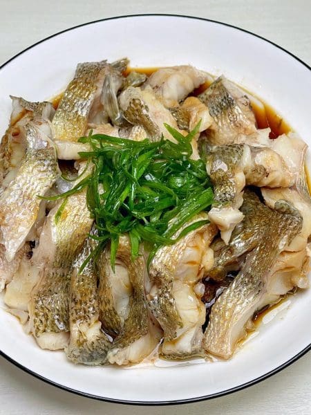 清蒸鱼這樣做，肉质嫩滑，鲜美营养好吃