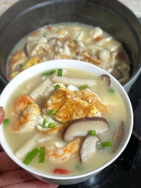菌菇汤這樣做，汤白鲜美，10分钟搞定