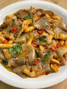 平菇这样做，香香辣辣，太下飯了