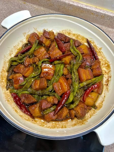 五花肉炖豆角，下饭嘎嘎香，好吃到根本停不下来
