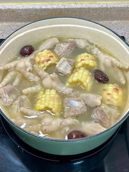 玉米鸡爪汤，豐富膠原蛋白，營養好喝