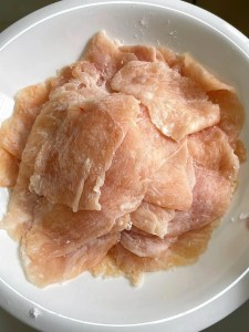 鸡胸肉这么做，比里脊肉还嫩。