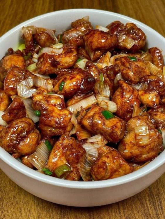 鲜香入味的鸡腿肉，葱香四溢，鲜嫩多汁！