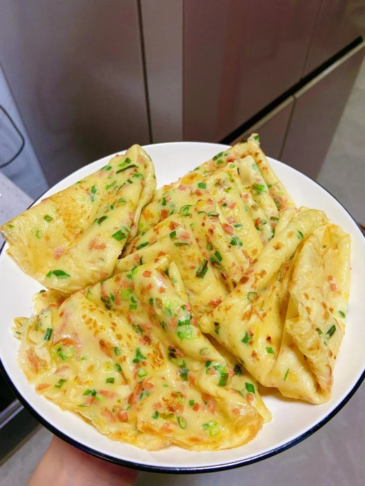 鸡蛋饼这样做，十分钟搞定，超简单