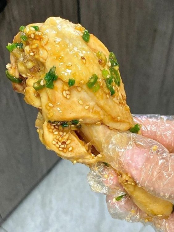 葱油蒸鸡腿真的绝，葱香嫩滑，还賊下饭