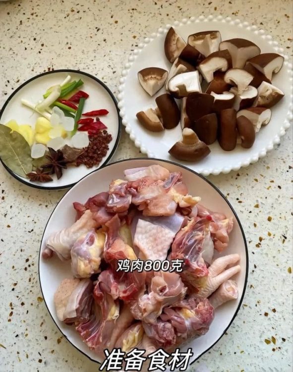 这小鸡炖蘑菇，，嘎嘎香，嘎嘎下饭！
