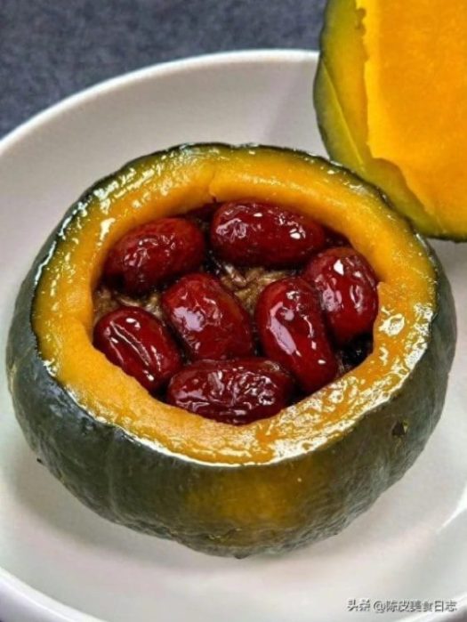 我妈尝了一口，让我把它加入到年夜饭的菜单