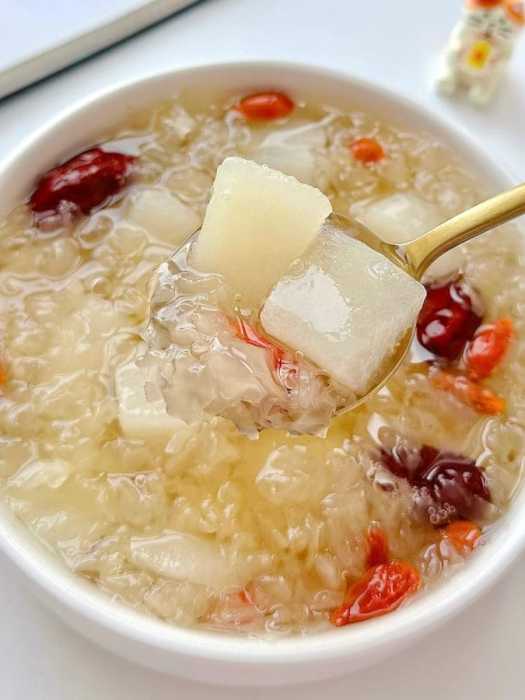 怪不得大姑妈60多岁还不显老，原来是经常吃这个方子
