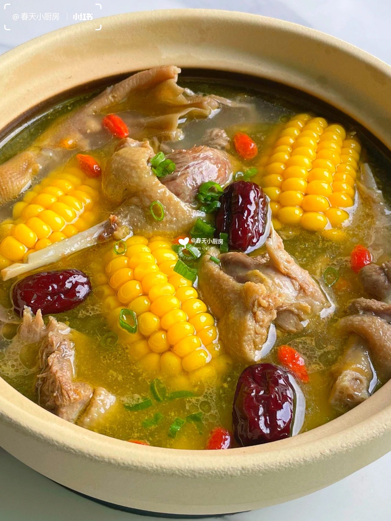 🥣连喝三天都不腻的清甜滋润玉米红枣老鸭汤