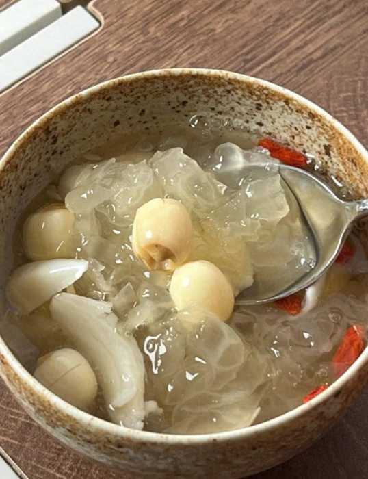 莲子跟它一起搭，每天一碗，睡得踏实
