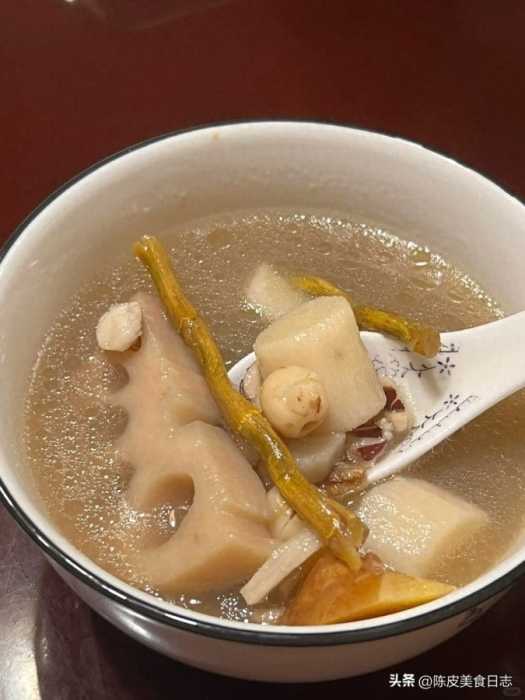 入秋后多喝这碗汤，排湿生津，秋冬身体不受罪