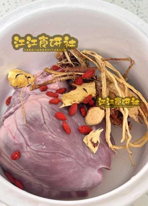 猪身上有个好东西，建议中老年人要多吃！一吃心脏好，二吃睡得香